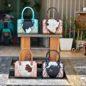 Bolso Speedy de Cuero Genuino de Lujo con Panel de Piel de Vaca, Diseño Bordado, Cierre de Cremallera Resistente, Color Verde Azulado - Product Image 6
