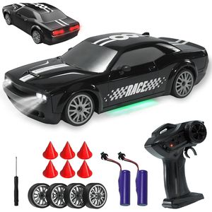 Auto RC Drift 1:20 2.4G con Sistema a Doppio Pneumatico, Luci LED, Velocità 20+KM/H, 50 Minuti di Autonomia, Giocattolo da Corsa Telecomandato - Product Image 1