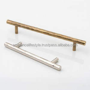 Tirador metálico minimalista, perfecto para puertas de armarios modernos, cajones y muebles, con un aspecto interior limpio. - Product Image 4