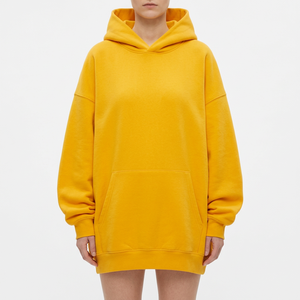 Hoodie oversize en molleton de coton 320 GSM personnalisé pour femmes, idéal pour les collections de marques streetwear et de vêtements décontractés. - Product Image 5