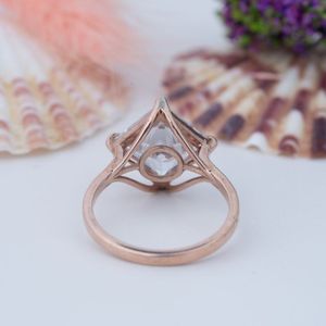 Élégantes alliances en argent sterling 925 plaqué or 18 carats avec moissanite sertie à griffes certifiée - Product Image 4