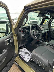 Ready to ship Used 2025 off-road SUV, 4-<b>door</b> extended wheelbase model, Rubicon-style <b>trim</b> - Product Image 4