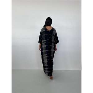 Robe Kaftan Longue Femme Noire Tie-Dye à Taille Naturelle, Col en V, Coupe Ample, Manches Chauve-Souris, Tenue de Détente et de Vacances - Product Image 4