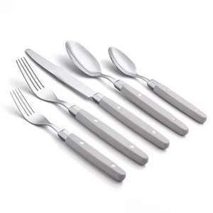 Ensemble de couverts jetables aspect acier inoxydable argenté brillant, parfait pour la restauration et les banquets au meilleur prix - Product Image 3