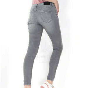 Jeans de Mezclilla Rectos para Mujer, Corte Regular, con Logotipo Personalizado, Transpirables, Cintura Media, Verano, 100% Algodón, Fabricados en Pakistán - Product Image 4