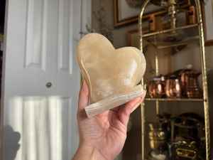 Lampe en onyx artisanale en forme de cœur, veilleuse en albâtre, décoration Reiki, cristal de guérison unique, lumière d'ambiance pour la maison, cadeau - Product Image 4