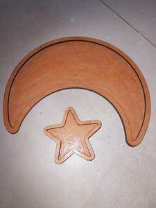Plateau de service décoratif en bois en forme de croissant de lune et d'étoile pour la décoration festive de la maison pendant le Ramadan et l'Aïd - Product Image 3