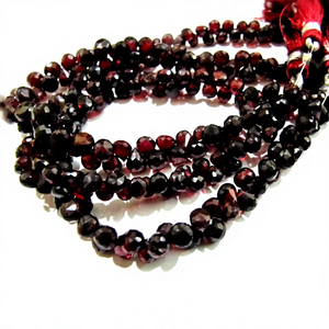 Perles de grenat naturel du Mozambique, forme d'oignon, taille 6 mm, vendues par brin de 8 pouces - Product Image 1