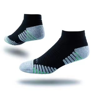 Chaussettes de sport pour hommes de qualité supérieure, couleur unie, coupe basse, courtes, à la mode, en coton respirant, confortables, antidérapantes, uniques - Product Image 1