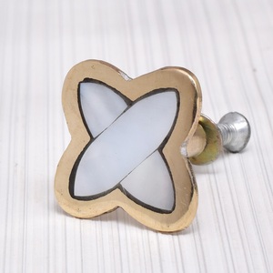 Pomo de latón con forma de mariposa para gabinete, estilo moderno, duradero, antirrobo, tirador para armario - Product Image 1