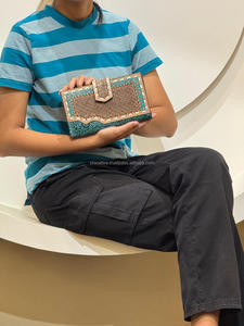 กระเป๋าสตางค์หนังสไตล์ตะวันตกเคสโทรศัพท์หนังแกะด้วยมือสีเทอร์ควอยซ์มีสไตล์กระเป๋าสตางค์ดีไซน์ใหม่ใช้งานได้หลากหลาย - Product Image 3