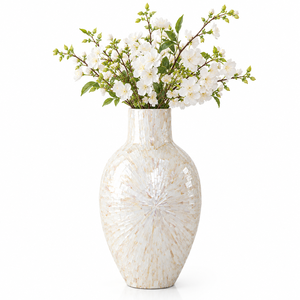 Vase artisanal en nacre incrustée, motif radial blanc, décoration de table de style côtier pour la maison - Product Image 2