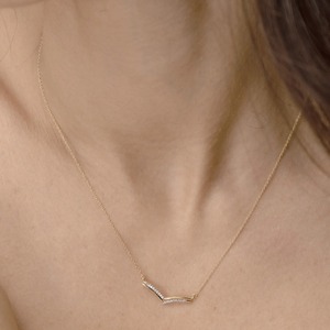 Collar con Colgante de Diamante Cultivado en Laboratorio, Corte Redondo, 0.053CT, Oro Amarillo de 9K, Diseño en Forma de V, para Mujer, Joyería Fina, Venta al Por Mayor, OEM - Product Image 4