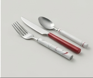 Ensemble de couverts modernes en acier inoxydable avec manches blancs et rouges, compatibles lave-vaisselle, cuillère, fourchette, couteau pour usage domestique - Product Image 5