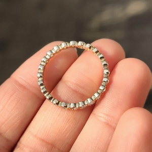 Anillo minimalista de oro macizo de 14k con diseño de burbujas y engaste de bisel de 0.80 ct, banda de eternidad completa, diamante cultivado en laboratorio, joyería de moda al por mayor - Product Image 3