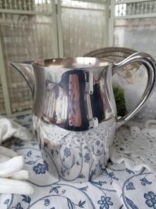 Carafe à eau en acier inoxydable grande capacité avec couvercle, pichet de service élégant en métal pour la maison, la cuisine, les restaurants, les hôtels et les mariages - Product Image 5