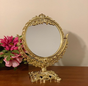 Espejo de tocador detallado en tono estaño con adornos de flores de cristal, disponible a precios de mayorista para su tocador. - Product Image 2