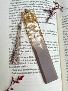 ที่คั่นหนังสือทำมือจากไม้แท้ ประดับดอกไม้แห้ง กลิตเตอร์สีทอง ปรับแต่งได้ ทนทาน เหมาะสำหรับนักเรียน - Product Image 3