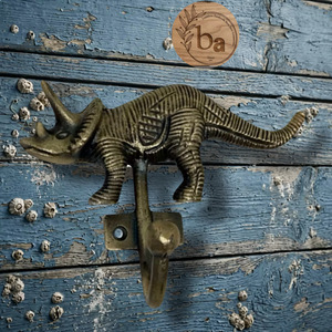 Porte-manteau mural dinosaure Triceratops en fonte, finition laiton antique, design à crochet unique, étanche et écologique - Product Image 1