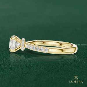 แหวนแต่งงานแบบ Cathedral Pave ทองคำแท้ 18K ประดับเพชร Halo Lab Grown แหวนหมั้นสีเหลือง สไตล์คลาสสิก - Product Image 5