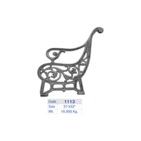 Pied de banc en fer forgé à motif végétal orné, panneau latéral de siège de jardin, balustrades de villa de luxe, cadre de mobilier de patio, accoudoir de parc botanique