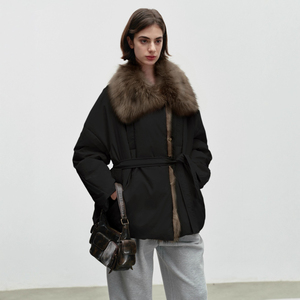 Manteau d'extérieur chaud pour femme, collection Automne-Hiver 2026, court, en duvet de canard blanc 90%, avec fourrure de renard unie, épaisse et respirante, à pompons en fourrure et fermeture éclair - Product Image 6