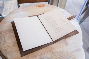 Porta Menús de Cuero Genuino de Lujo, Carpeta Magnética para Menús, Cubierta para Menús de Restaurante al por Mayor, Tablero Personalizado para Lista de Vinos ALM-0074 - Product Image 5