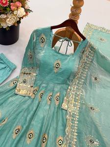 Lehenga Choli en soie vert menthe pour femmes avec broderie de paon, longueur au sol, tenue de mariage traditionnelle, style Inde Pakistan - Product Image 6
