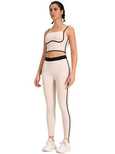 Ensemble de sport deux pièces haute performance pour yoga et Pilates : Soutien-gorge de sport antichoc avec logo frontal et leggings respirants pour l'entraînement en salle de sport et les activités sportives - Product Image 2