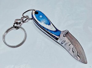 Couteau miniature artisanal à lame fixe en acier Damas avec poignée en bois et trou pour cordon, outil de camping de qualité industrielle OEM - Product Image 4