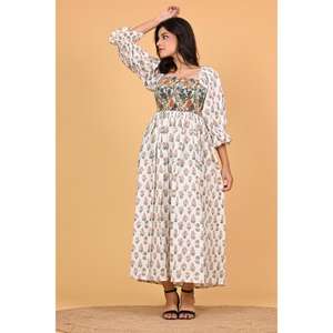 Robe longue maxi en coton à fleurs bohèmes pour femmes, style smocké, robe de soirée d'été - Product Image 2