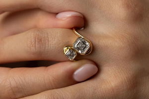 Bague en or massif 14 carats avec diamant, bague de fiançailles Toi et Moi, diamant de laboratoire taille Asscher 2 carats, bague à deux pierres, bague bypass pour elle - Product Image 2