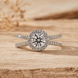 Magnifique bague solitaire en or massif 10K, 14K, 18K avec halo à double sangle et diamant rond de laboratoire certifié IGI, couleur DEF, clarté VS VVS - Product Image 3
