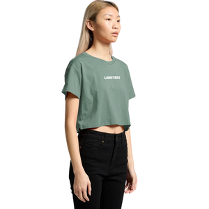 เสื้อยืดครอปแขนสั้นคอกลมสำหรับผู้หญิง ทรงหลวม พิมพ์ลายหน้าอกเล็ก สไตล์ลำลอง ขายส่ง รับผลิตตามแบบ OEM ผ้าคอตตอนเจอร์ซีย์ - Product Image 6