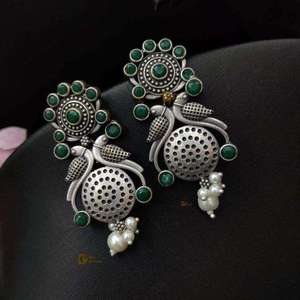 Pendientes Colgantes de Plata Oxidada con Diseño de Pavo Real y Perlas, Regalo para Fiestas Casuales, Producto Hecho a Mano al por Mayor - Product Image 2