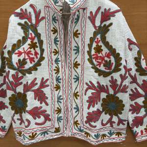 Chaqueta Suzani de Algodón con Bordado Floral a Mano, Cuello Alto, Cierre de Cremallera, Manga Larga, Ropa Exterior de Otoño para Mujer - Product Image 3