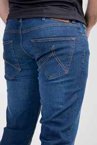 Jean en denim coupe droite bleu délavé style vintage pour homme, respirant, très tendance, collection automne-hiver, le plus vendu - Product Image 3
