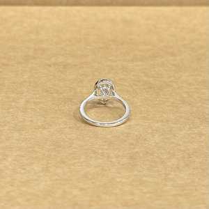 แหวนเพชรทรงลูกแพร์สีขาวทองคำขาวสุดหรู น้ำหนัก 1.06 กะรัต ประดับเพชรแล็บโกรว์ สำหรับงานแต่งงาน งานครบรอบ หรืองานเลี้ยง ออกแบบอย่างประณีต - Product Image 6