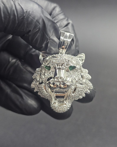 Colgante de Tigre Iced Out con Moissanita, Plata de Ley 925, Micro Pavé, Corte Brillante Redondo, Ojos Verdes, Amuleto Animal Unisex - Product Image 1