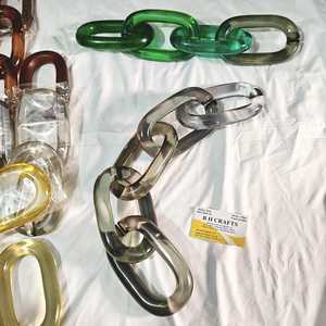 Eslabones de Cadena de Resina de Gran Tamaño en Dos Tonos con Diseño de Arte Folclórico que Resalta la Variedad de Colores para Decoración del Hogar - Product Image 5