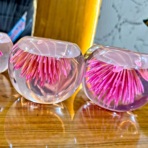 Support de bougie rond en résine et fait main, motif floral, 4x4 pouces, design moderne, pour la maison, le bureau et l'hôtel - Product Image 1