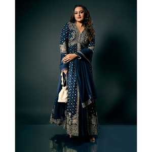 Robes de soirée de créateur Robe de soirée avec look élégant Lehenga et Dupatta - Product Image 1