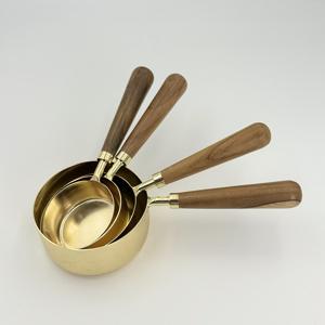 Nuevo Producto en Oferta, Juego de Tazas y Cucharas Medidoras de Acero Inoxidable con Mango de Madera para Cocinar y Hornear - Product Image 1