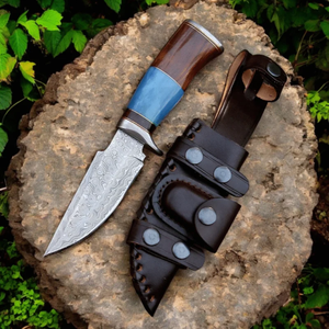 Couteau Bowie robuste en acier Damas avec lame fixe tranchante, manche en bois de cerf naturel, garde décoratif en laiton et étui en cuir - Product Image 2