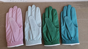 Gants de golf de qualité supérieure, pour droitiers et gauchers, respirants, en tissu doux, avec logo et couleur personnalisés. - Product Image 5