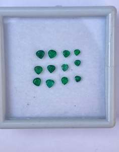 พลอยมรกตทรงหัวใจขนาด 2.50 และ 3.50 มม. สำหรับจี้ ลูกปัดมรกตธรรมชาติสำหรับสร้อยคอของดีไซเนอร์ - Product Image 1