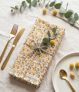 Ensemble de serviettes en coton bio faites à la main, imprimées à la main avec motif floral de marguerite carrée, jaune orange, style rustique, pour dîner de mariage, écologiques - Product Image 4