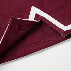 Mini-jupe asymétrique bordeaux pour femme avec bordure blanche, design sportif, taille élastique, tissu polyester respirant - Product Image 6