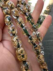 Elegante tasbih de resina verde con brillantes copos dorados, hecho a mano para un zikr suave, el mejor regalo para musulmanes. - Product Image 4