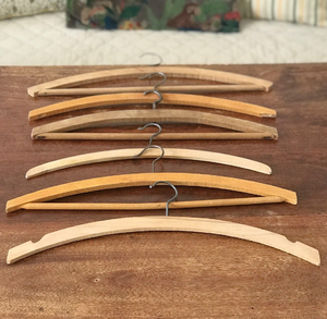 Percha de Madera para Ropa con Logotipo Personalizado, Gancho de Acero, Diseño Minimalista, Organizador de Armario de un Solo Nivel - Product Image 6